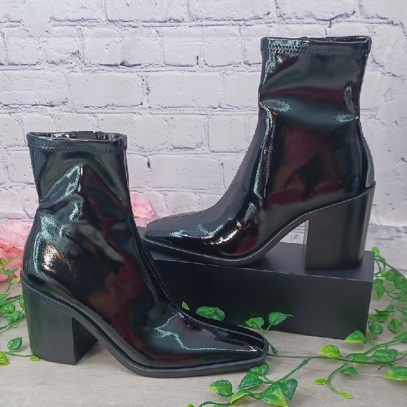 Steve Madden Rolfe Block Heel Bootie NWOB - Picture 1 of 8